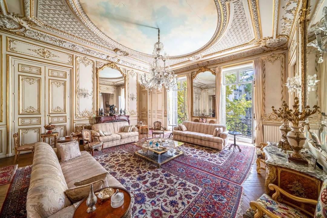 Luxurious Apartment in Paris 8ème with Concierge Service