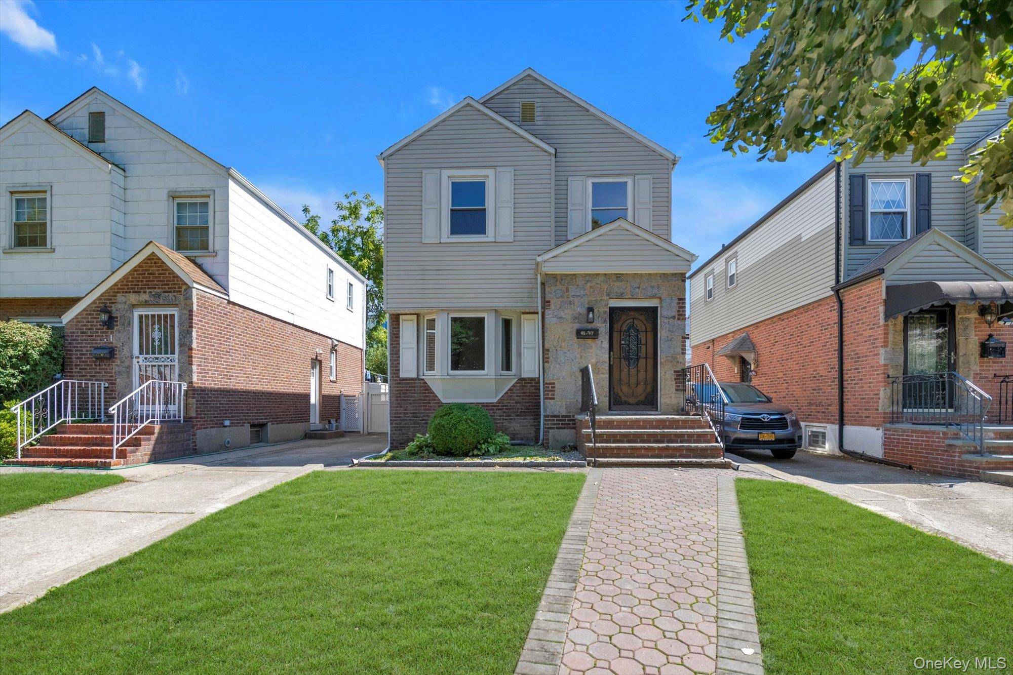 Single family home in the heart of East Flushing, close to parks, schools, shopping and transit.