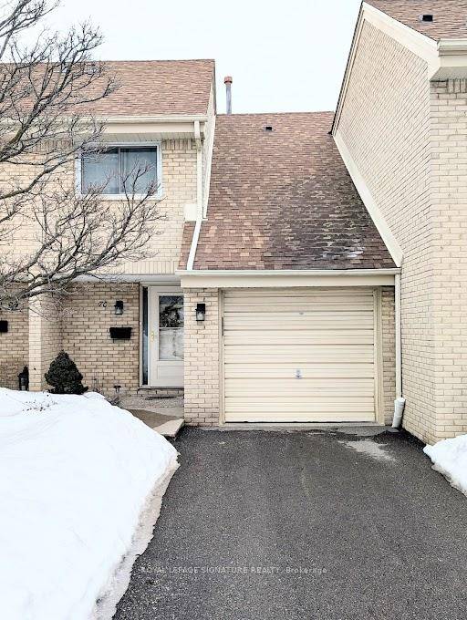 Stunning 3 Bedroom Townhouse in a Highly Sought After Neighbourhood !