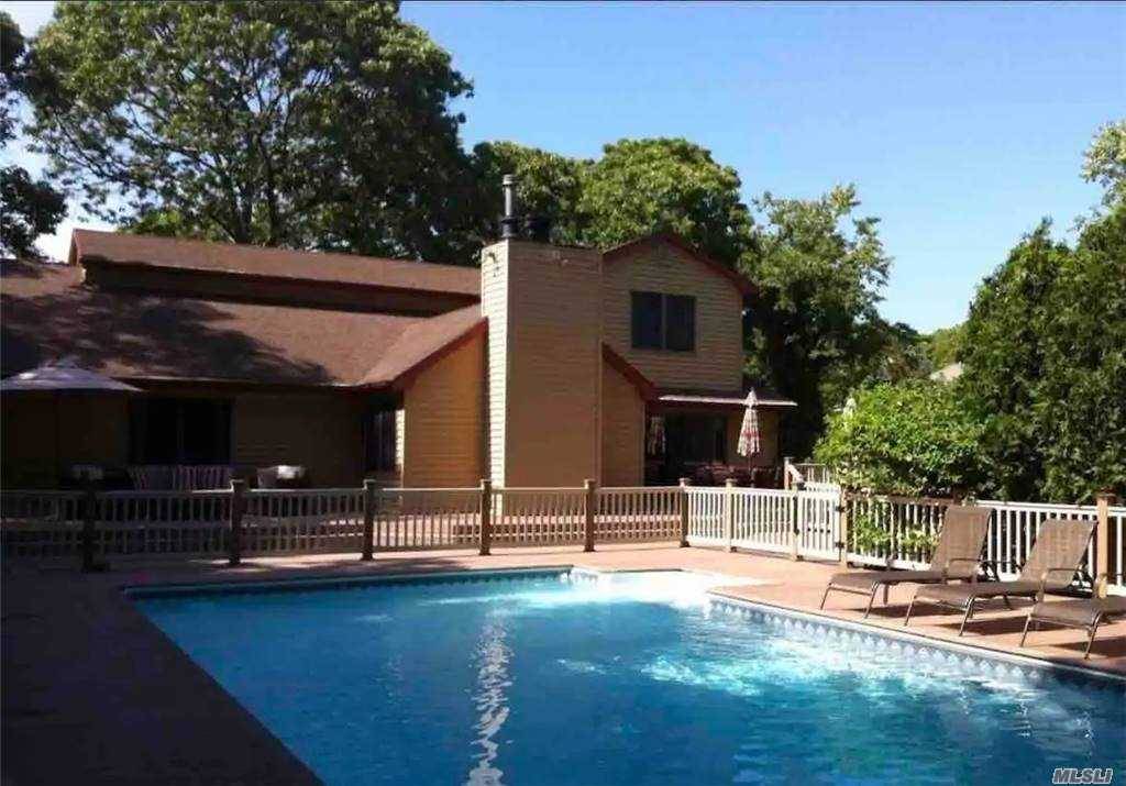 Beautifully appointed house available for WINTER RENTAL ONLY !