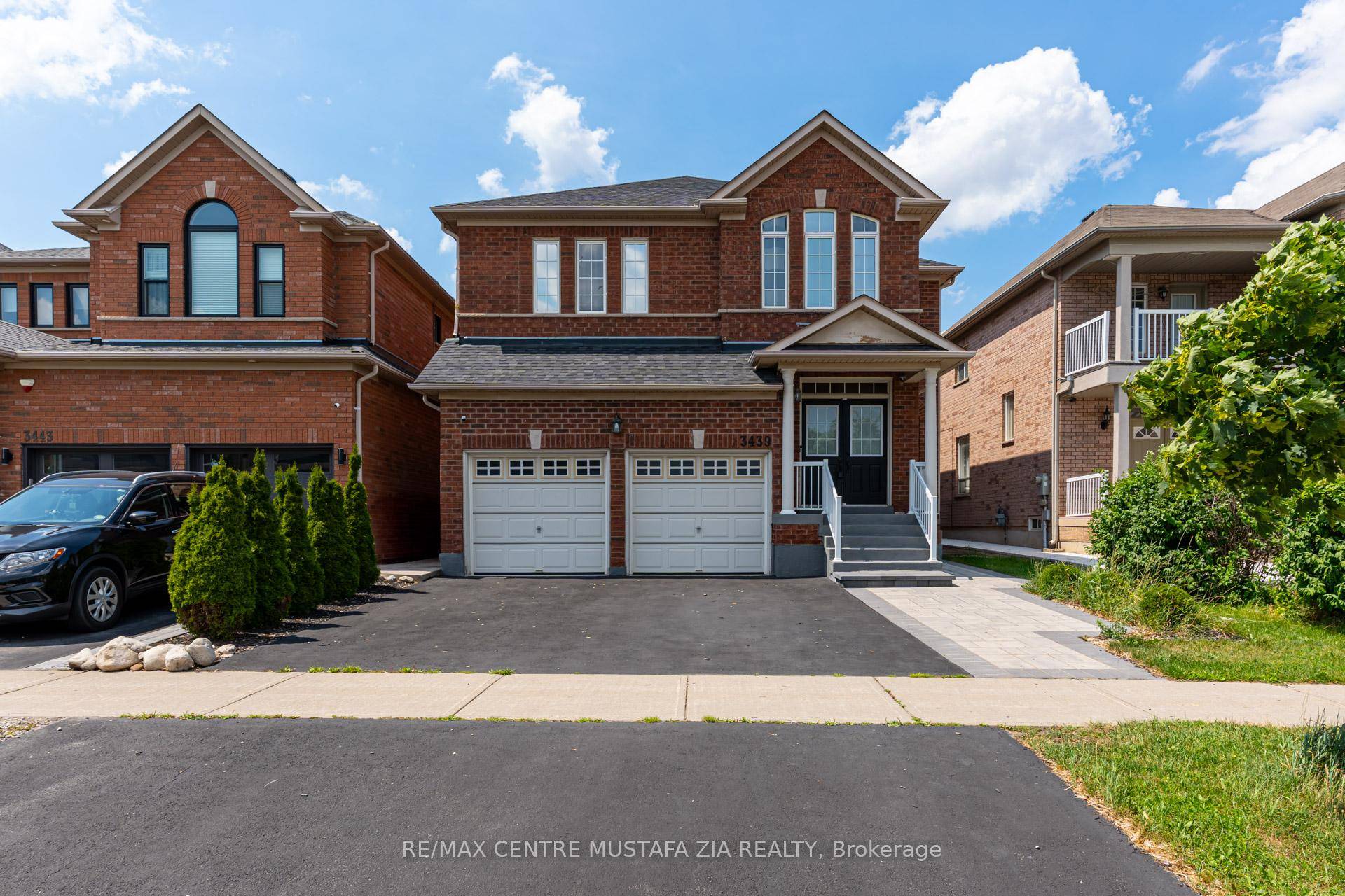 Experience Executive Living in the Highly Desirable Churchill Meadows Community !