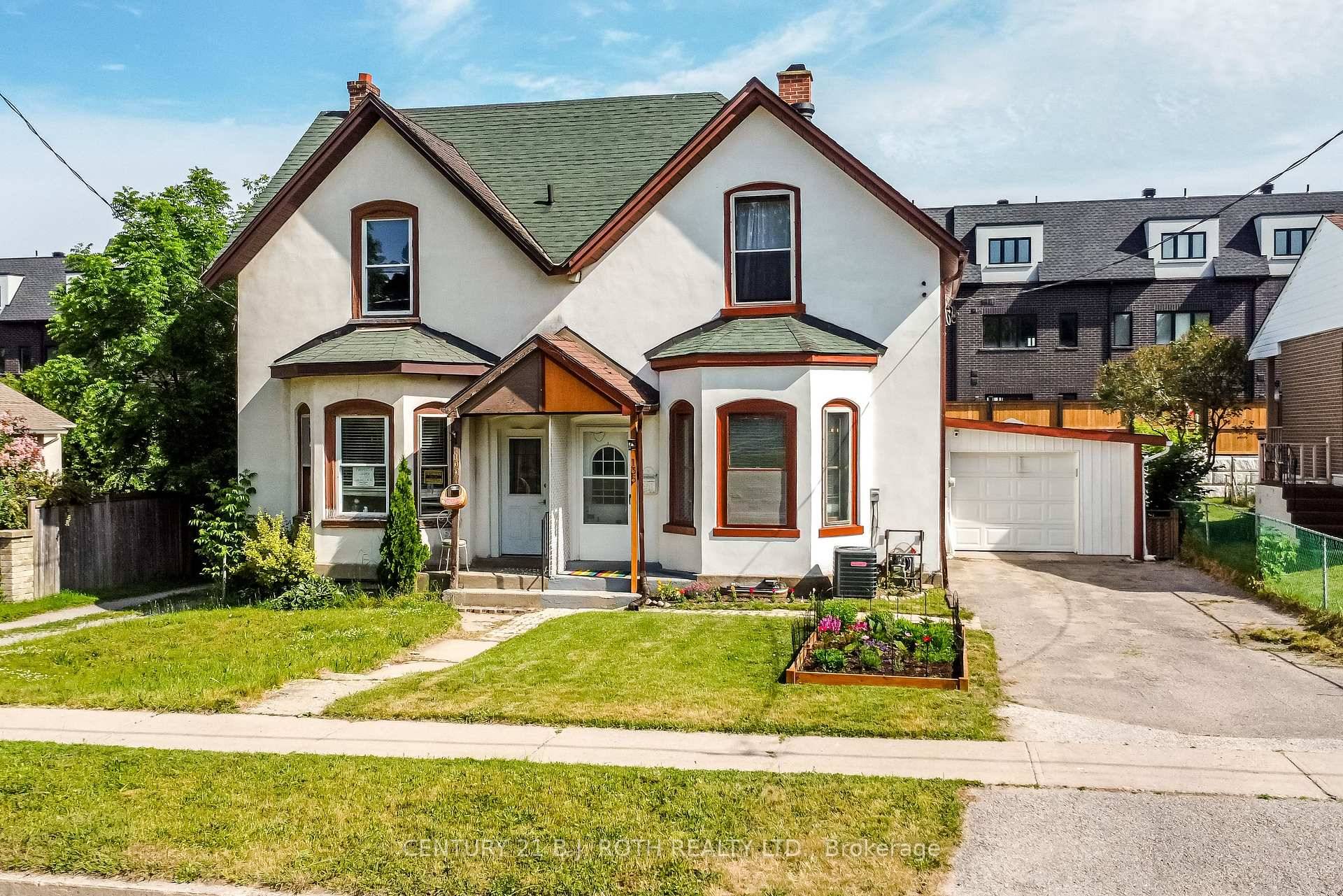 This 3 bedroom, 2 bathroom semi detached 2 storey home, ideally located just a short stroll from Kempenfelt Bay, downtown Barrie, the GO Station, trails, and waterfront parks.