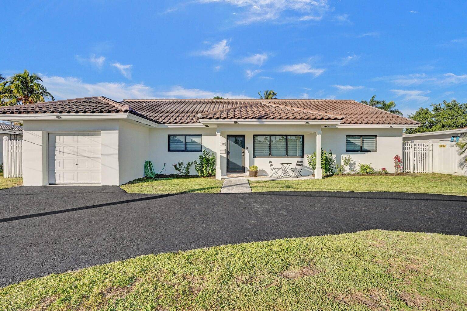Stunning 3BR 2BA Waterfront Pool Home with Ocean Access !