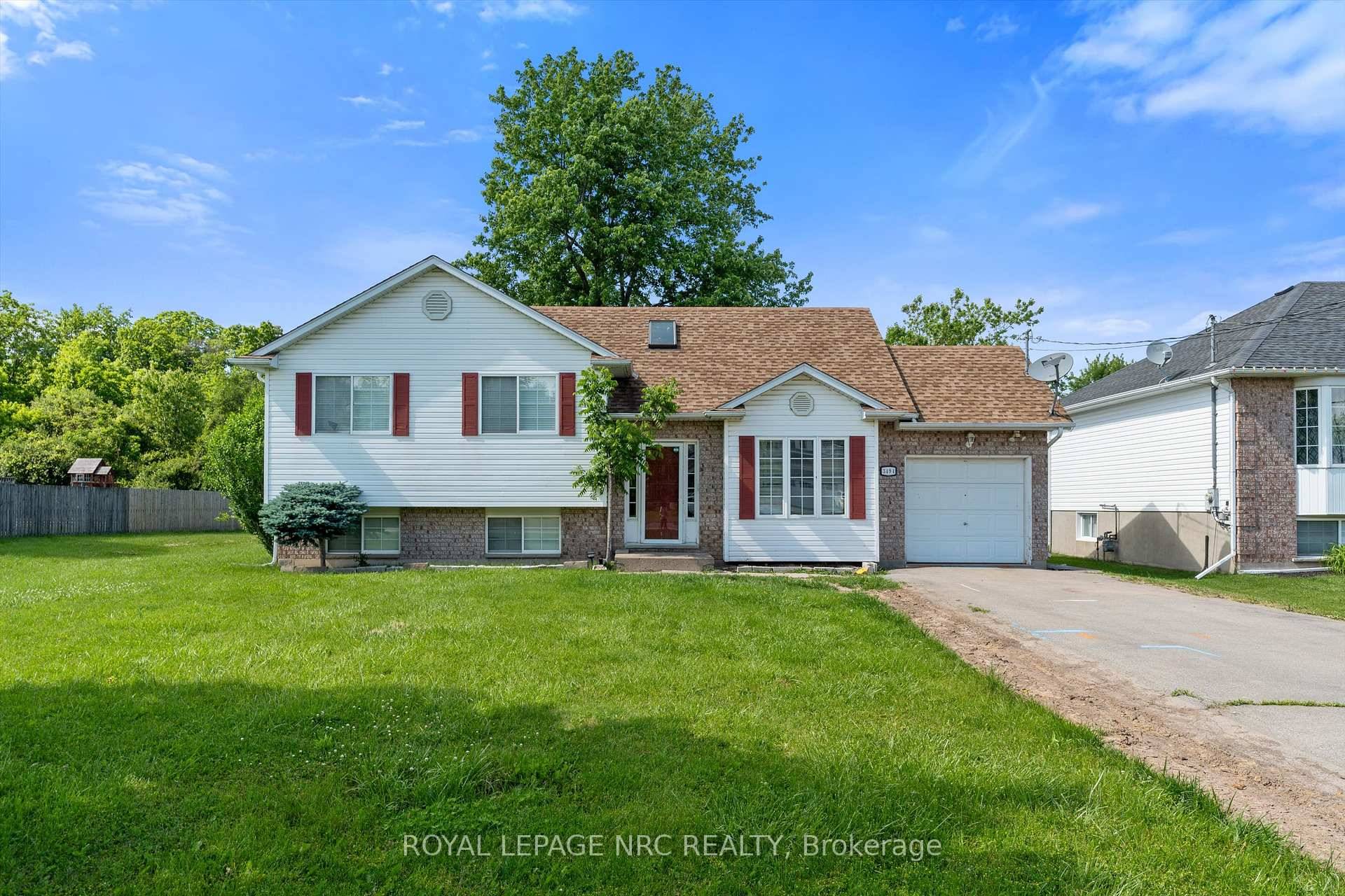 Fantastic Location ! Just steps away from the charming and vibrant Downtown Ridgeway, known for its boutique shops, restaurants, and more.