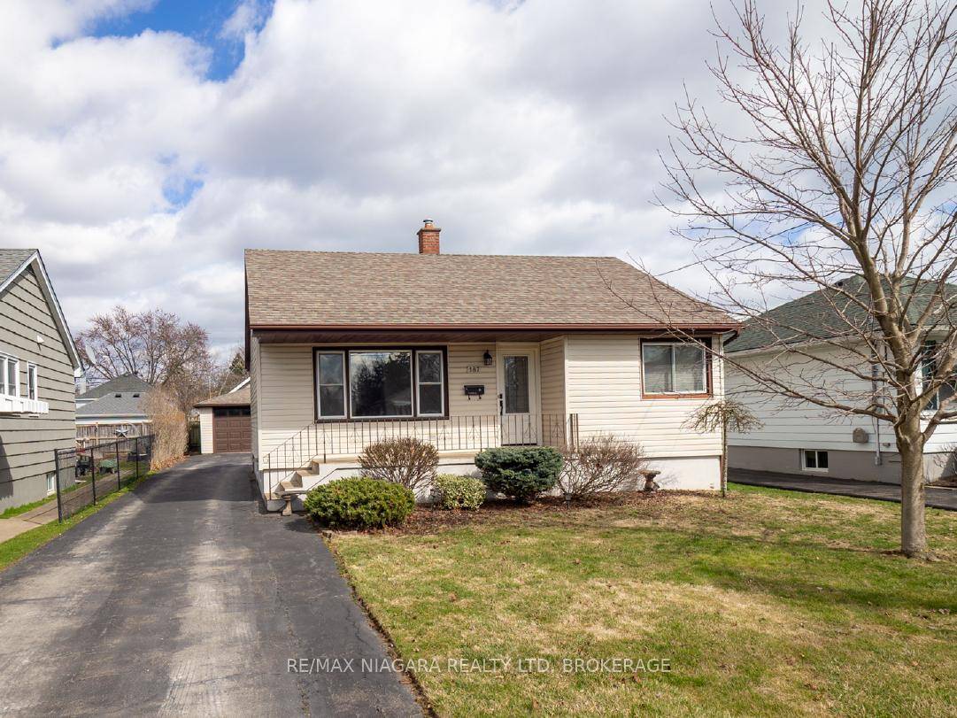 Set on a 46' x 140' lot in a quiet, family friendly neighbourhood, this tidy bungalow is move in ready amp ; available for immediate possession.