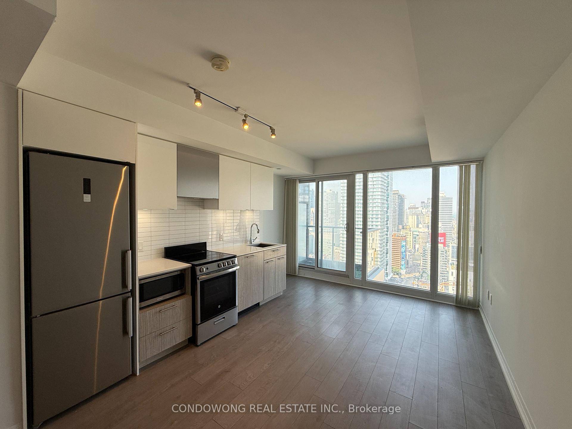 Dundas Square Garden. Studio unit With Laminate Floor Thru Out.