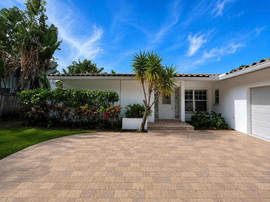 Nestled between stunning A1A amp ; the Intracoastal Waterway, this beautiful community offers the perfect blend of serenity amp ; convenience.