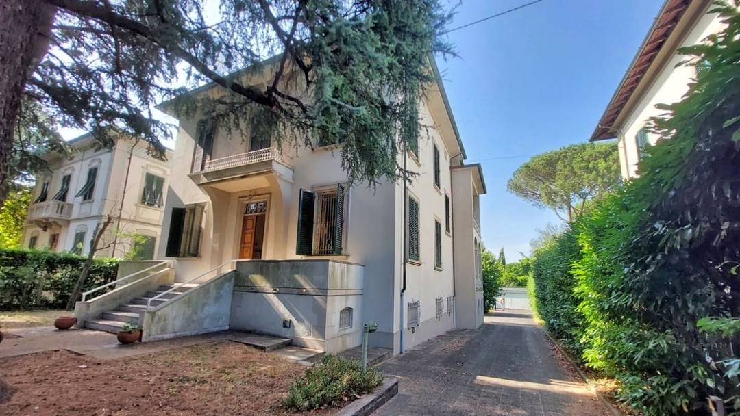 Elegant renovated 1930s villa with terrace, garden and garage for sale a short distance from the historic centre of Lucca, Tuscany.