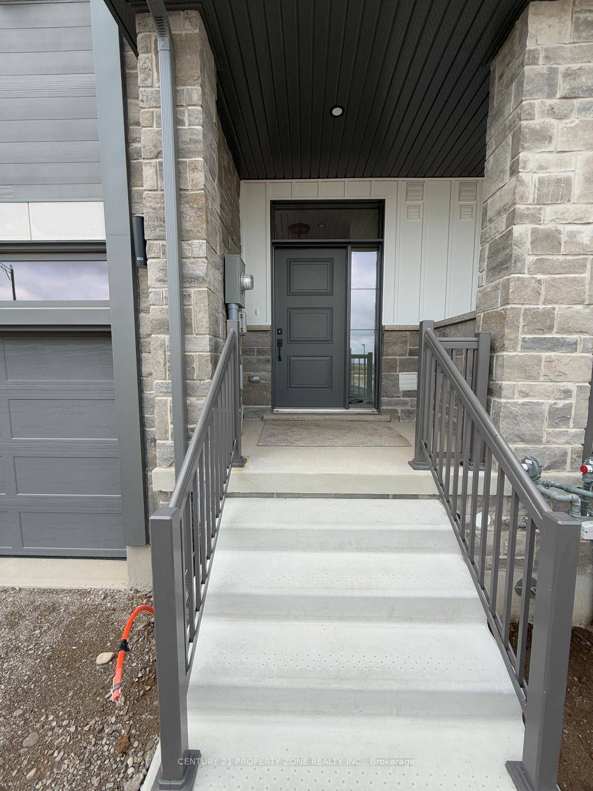 Brand New 2 Storey Townhomes Available for Lease !