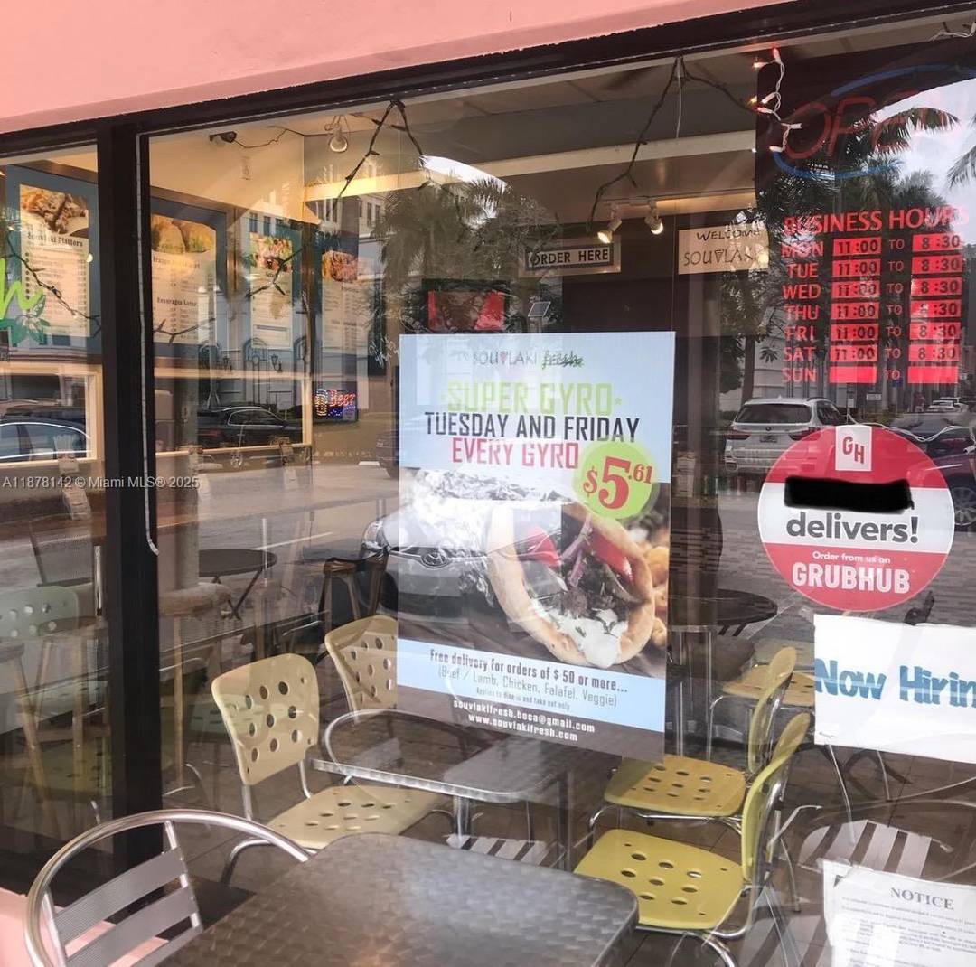 Don t miss this rare opportunity to acquire a well established Gyro Restaurant in the heart of Mizner, one of Boca Raton s most sought after dining and entertainment districts.