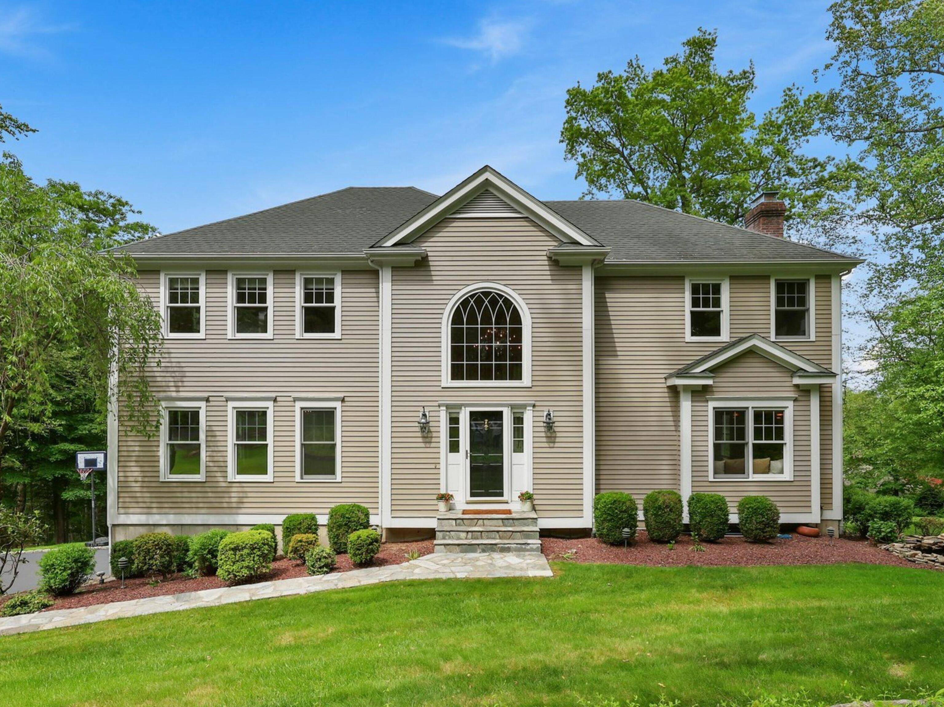 Lower Easton oasis offers a rare combo of secluded privacy and unbeatable convenience of nearby amenities and Metro North.