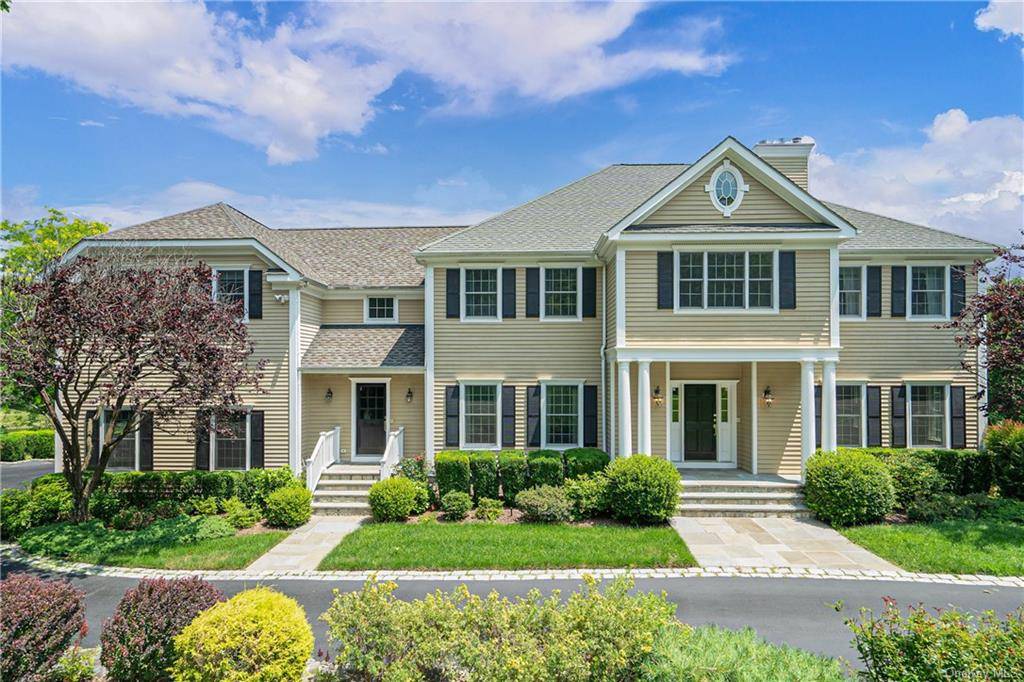 Well kept Colonial in Briarcliff Manor.