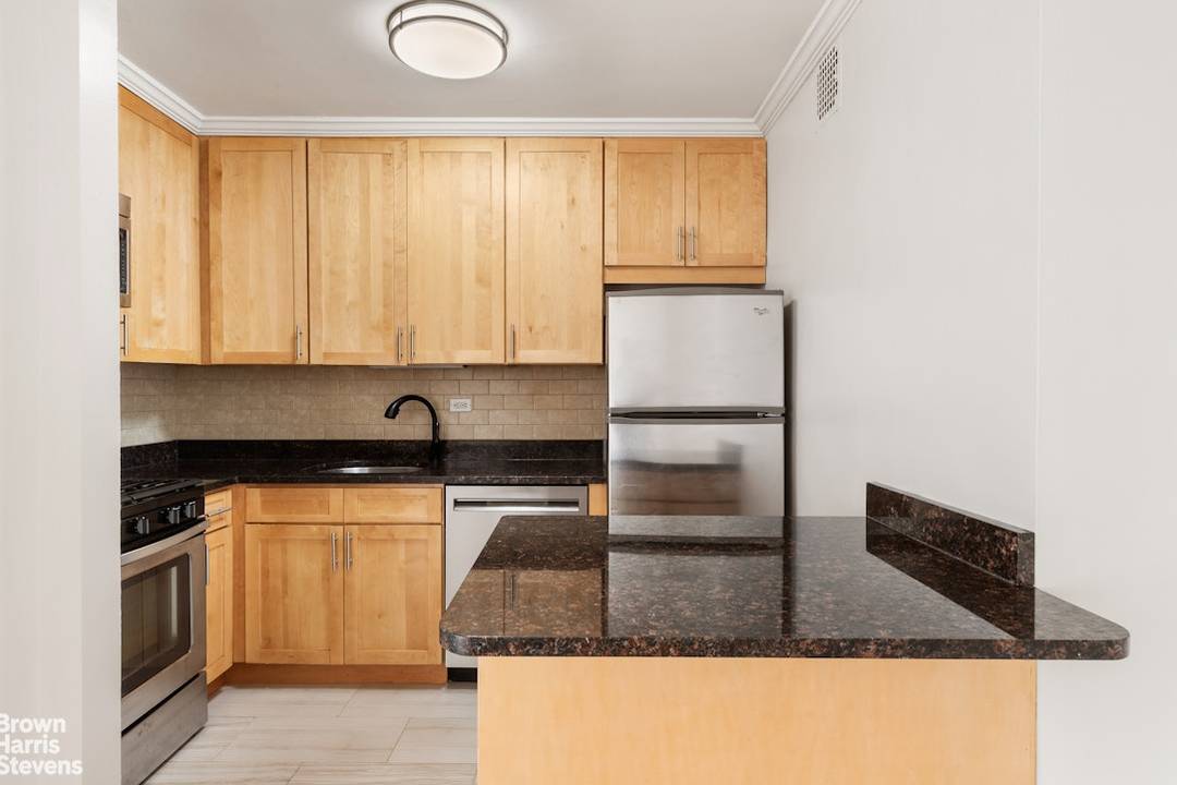 THE CHURCHILL BRAND NEW TO MARKET !