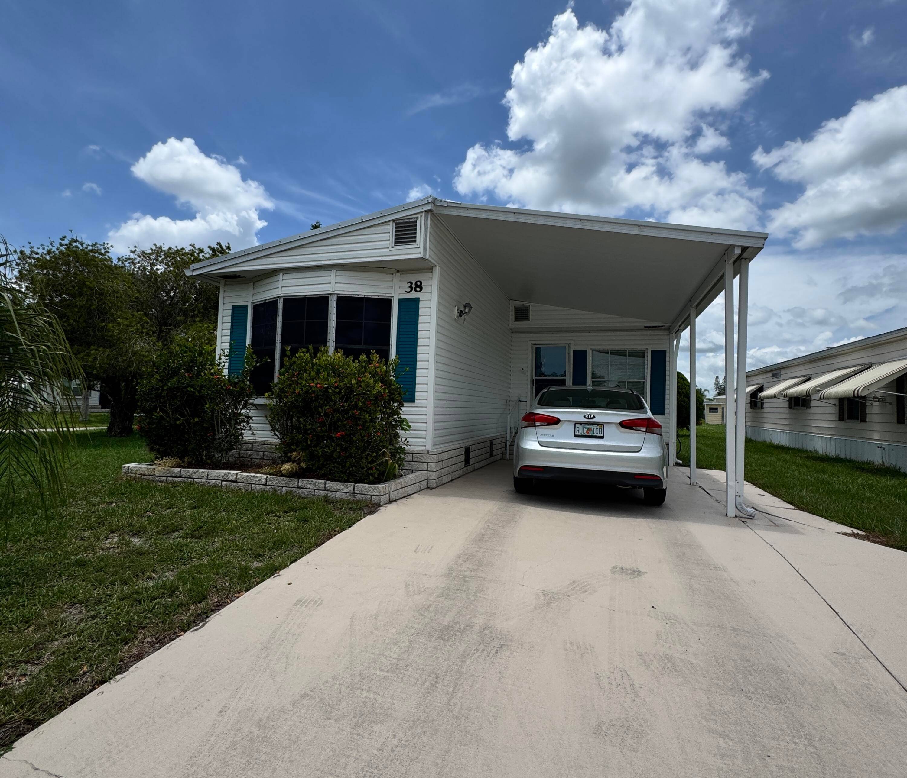 Well maintained 2 bedroom 2 bath home in the 55 community of Spanish Lakes Country Club Village.