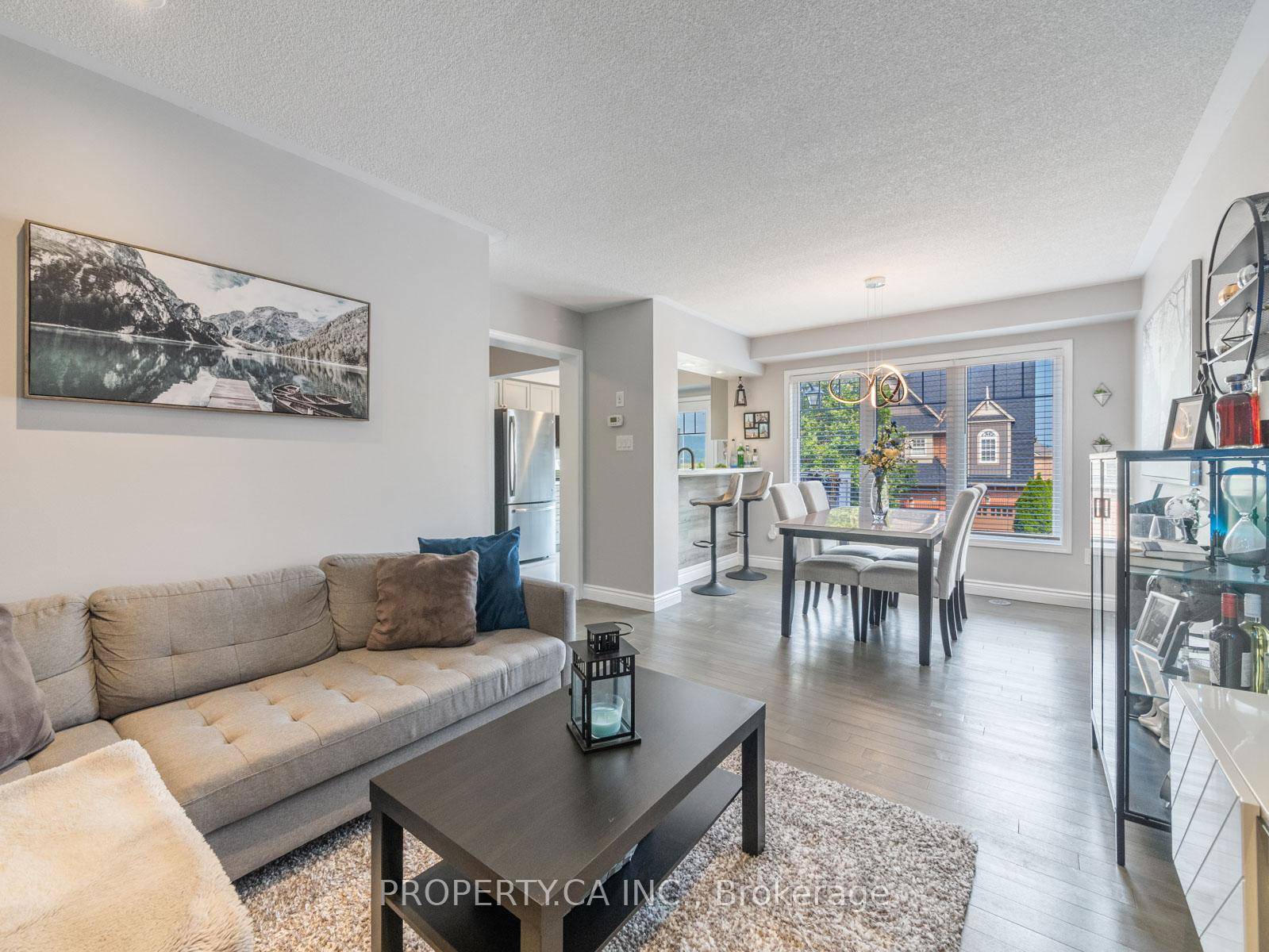 Stunning 2 Bed, 2 Bath Freehold Townhouse with Escarpment Views in the Heart of Milton !