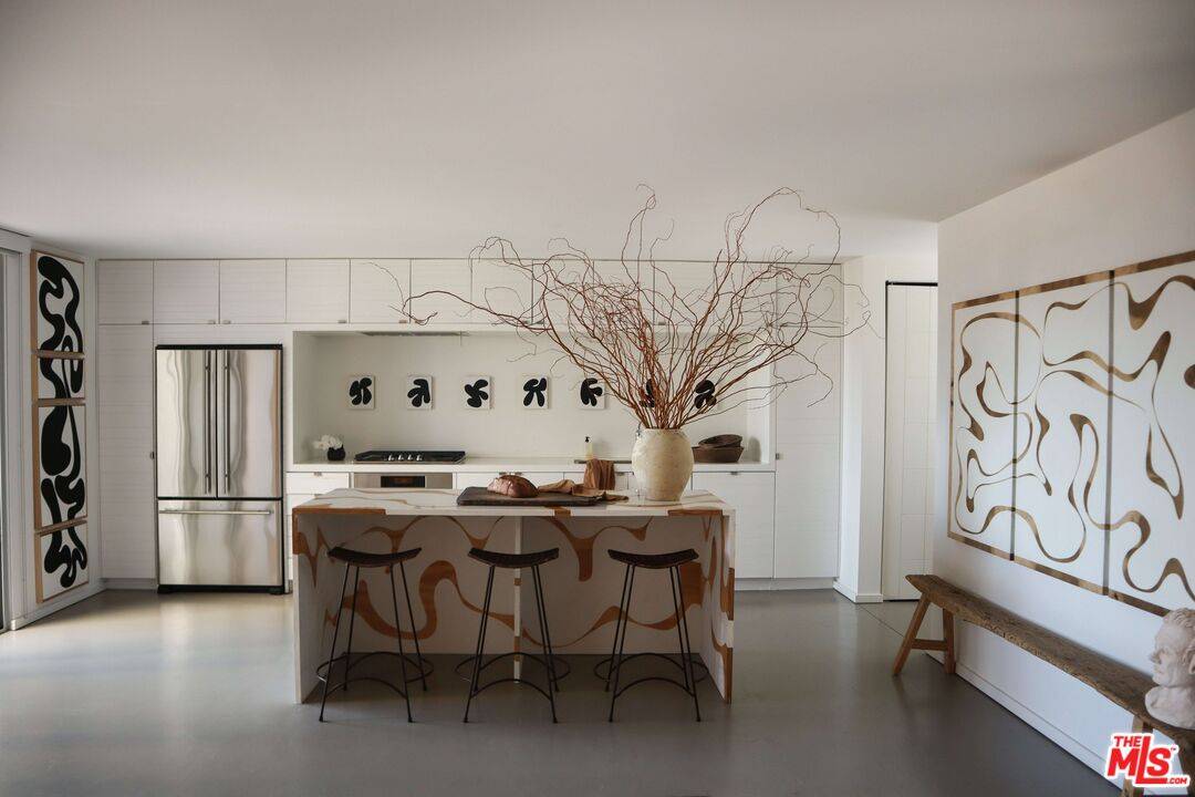 901   Hancock Ave 2BR Sunset Strip La