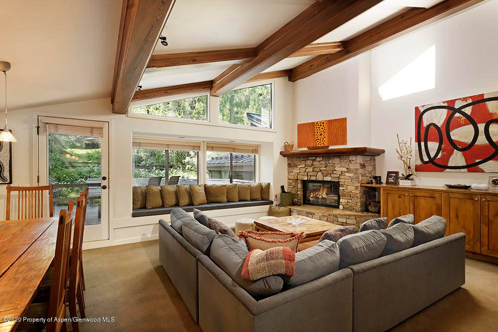 Four level 4 bed, 4. 5 bath deluxe townhome features an open living area with an additional den family room, four blocks to the Silver Queen Gondola and downtown Aspen.