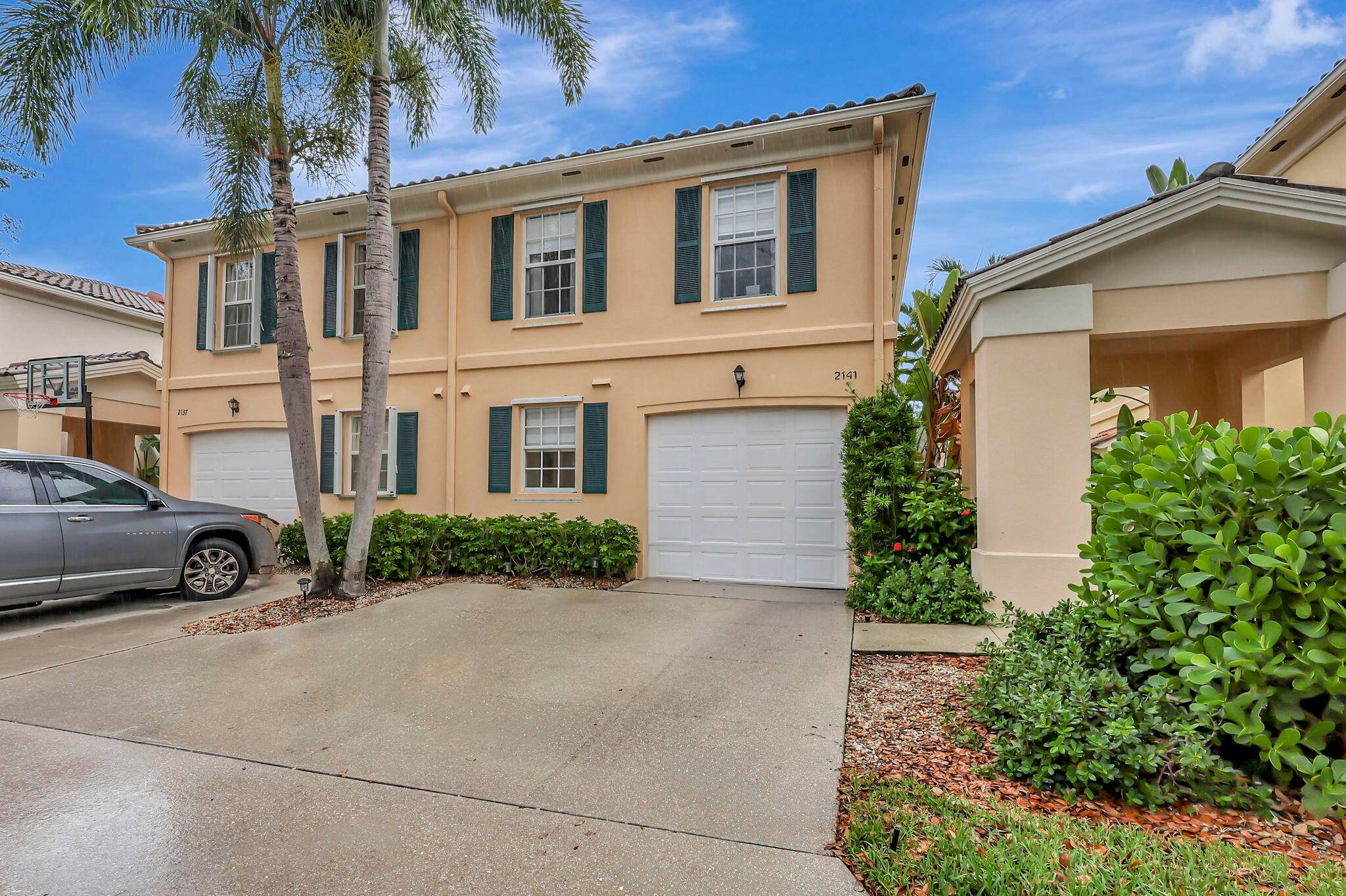 Beautifully updated 3 bedroom 2 bath townhouse with 1 car garage in Riverwalk in West Palm Beach !