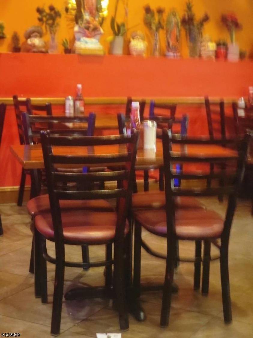 Excellent location with heavy traffic, a very well equipped kitchen, and a dining area.