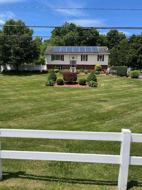 Move in ready raised ranch in Hopewell Junction.