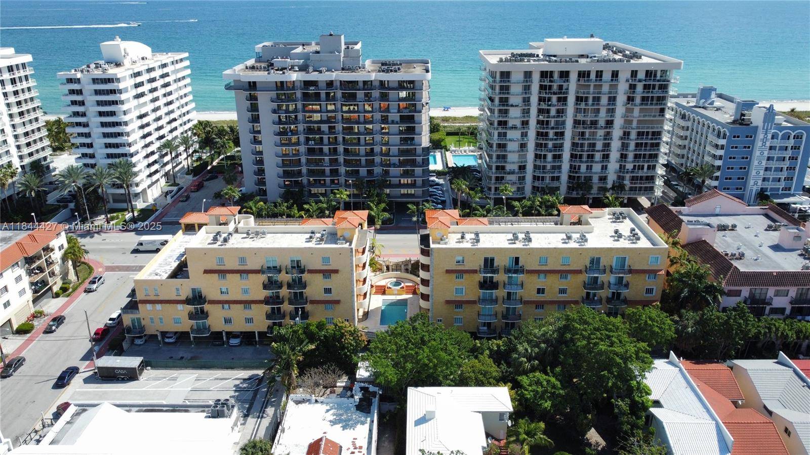 Renovated 1 bed 1. 5 bath condo across the ocean in beautiful Surfside Beach.