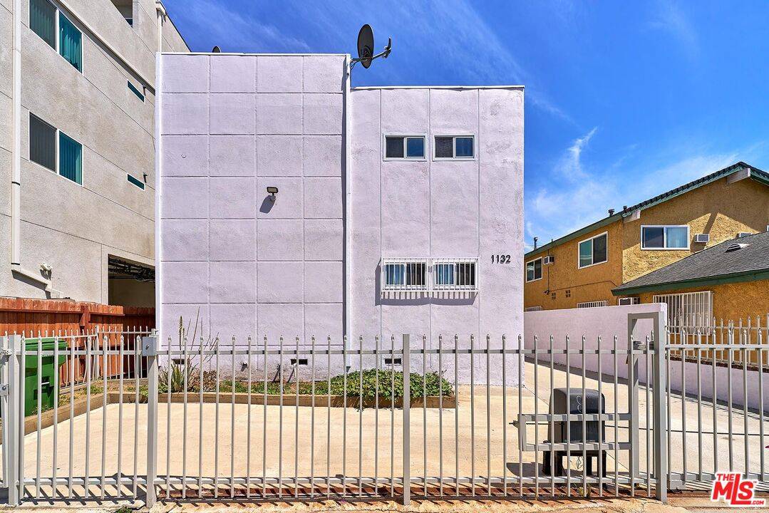 1132  S Oxford Ave 8BR La