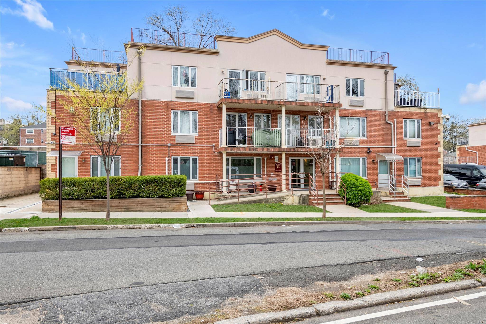 Welcome to an Exceptional Duplex Condo in the Heart of Forest Hills Nestled in the highly sought after Lakeview Terrace Condominiums, this sophisticated duplex condo offers a rare and desirable ...