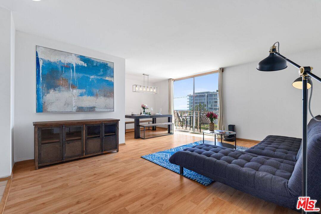 100  S Doheny Dr 1BR Beverly Grove La
