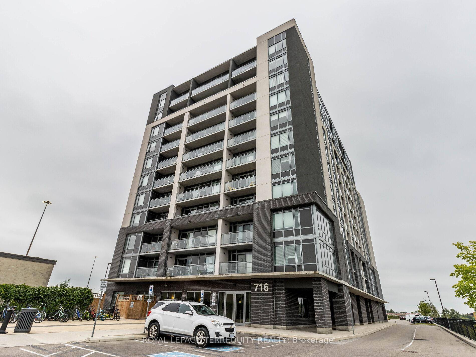 Beautiful, Corner Apartment With 2 Bedrooms, a Large Den amp ; 2 Full Washrooms.