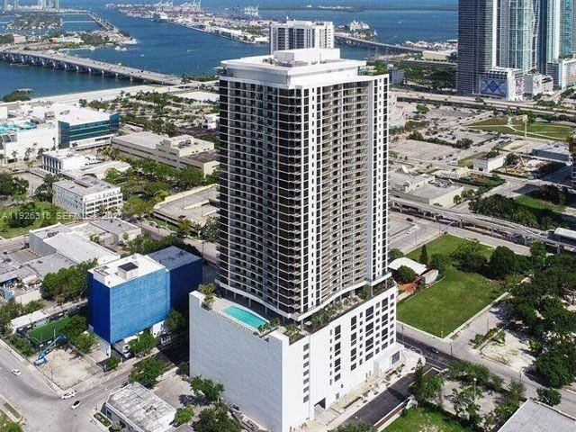 Welcome to this spacious 1 Bedroom Den residence in the heart of Miami s fastest growing district.