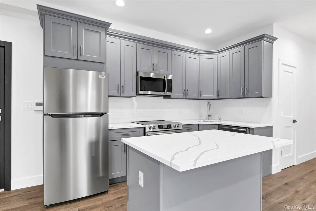 The D apartments are on the South side of the building on floors 1, 2 amp ; 3.