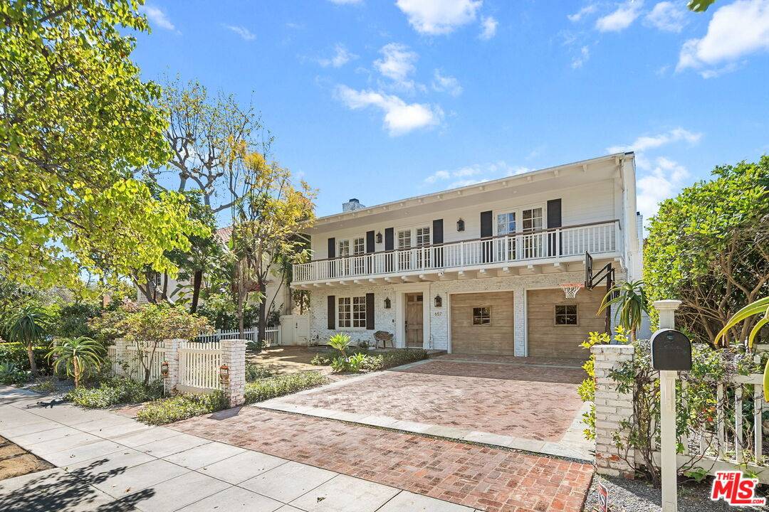 657  S Burlingame Ave 5.0 Brentwood LA