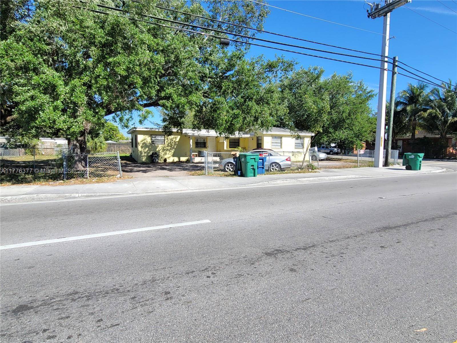 Fantastic opportunity for a turn key duplex investment property that generates 6 7 cap rate.