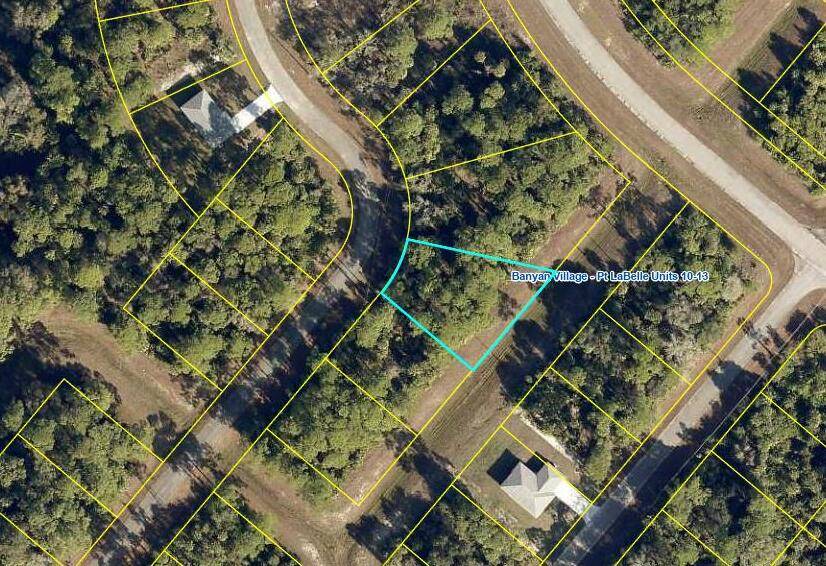 Oversized 0. 30 Acre Lot in Banyan Village !