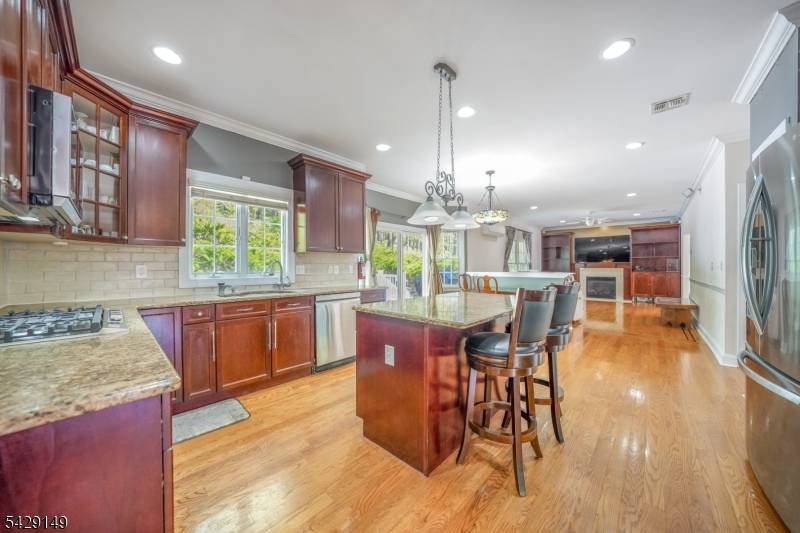 SPACE LIGHT ABOUND IN THIS HILLTOP COLONIAL ON QUIET CUL DE SAC !