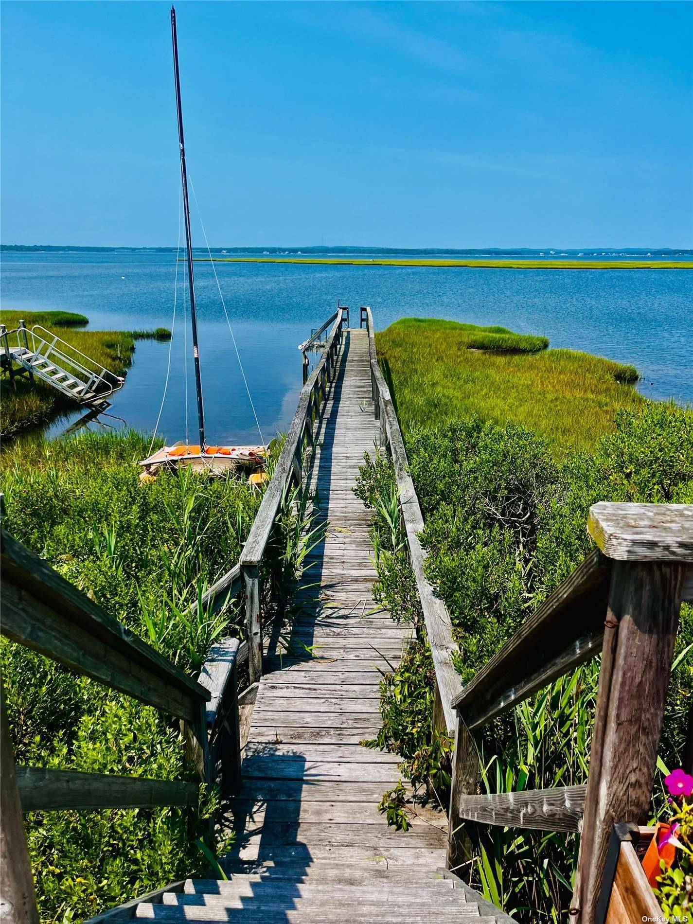 Idyllically located on a private cove, this exceptional 3 bedroom, 2 office, and 2 bathroom home offers incredible panoramic bay and sunset views, creating a paradisal retreat in the heart ...