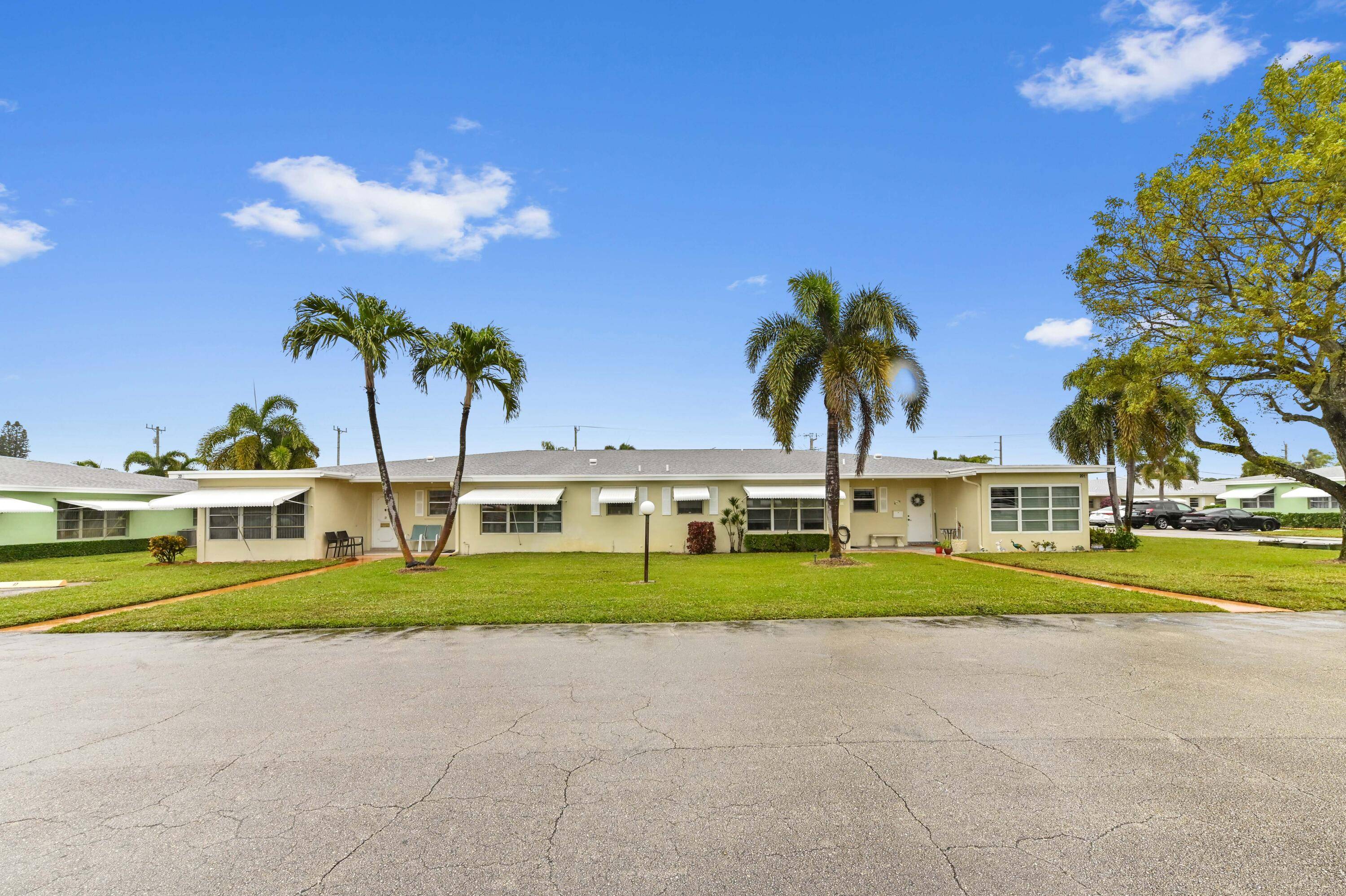 Welcome to this charming 2 bedroom, 2 bathroom villa located in the desirable 55 community of Pine Point Villas in Boynton Beach.