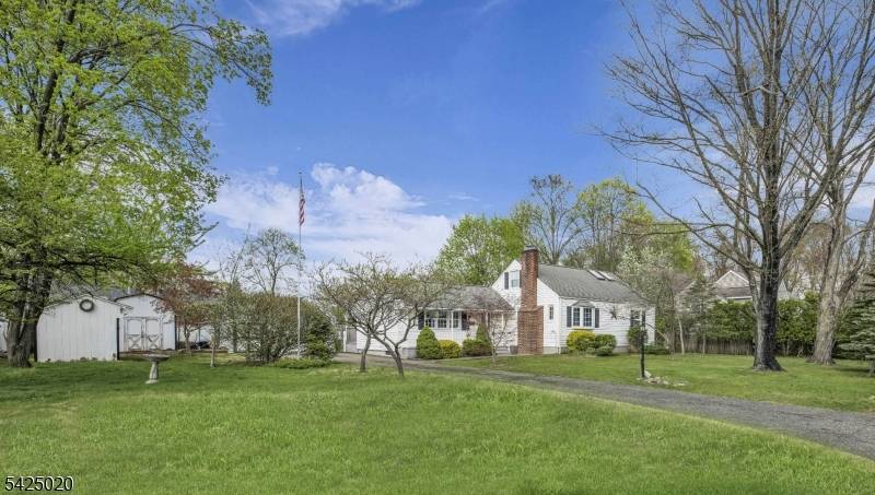 Wonderful home in great in town location set on.