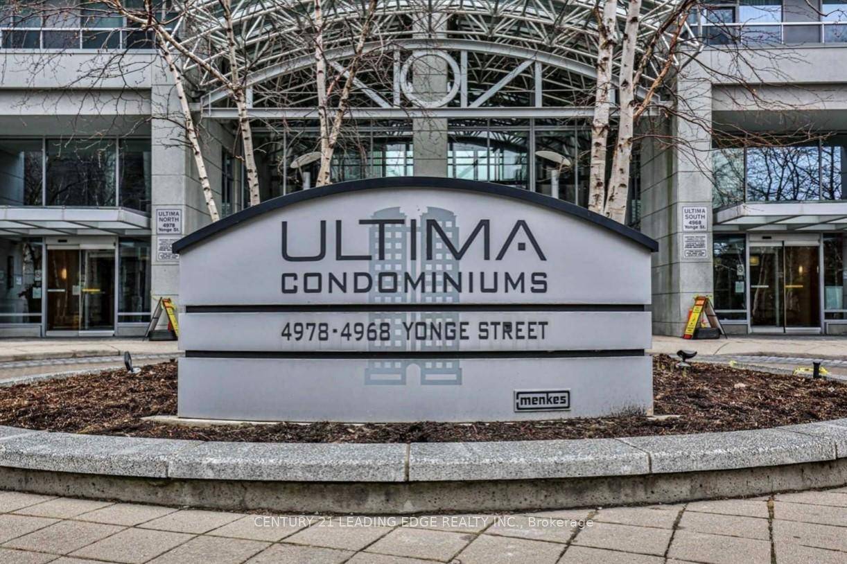 Beautiful unit in a spectacular building with amazing views.