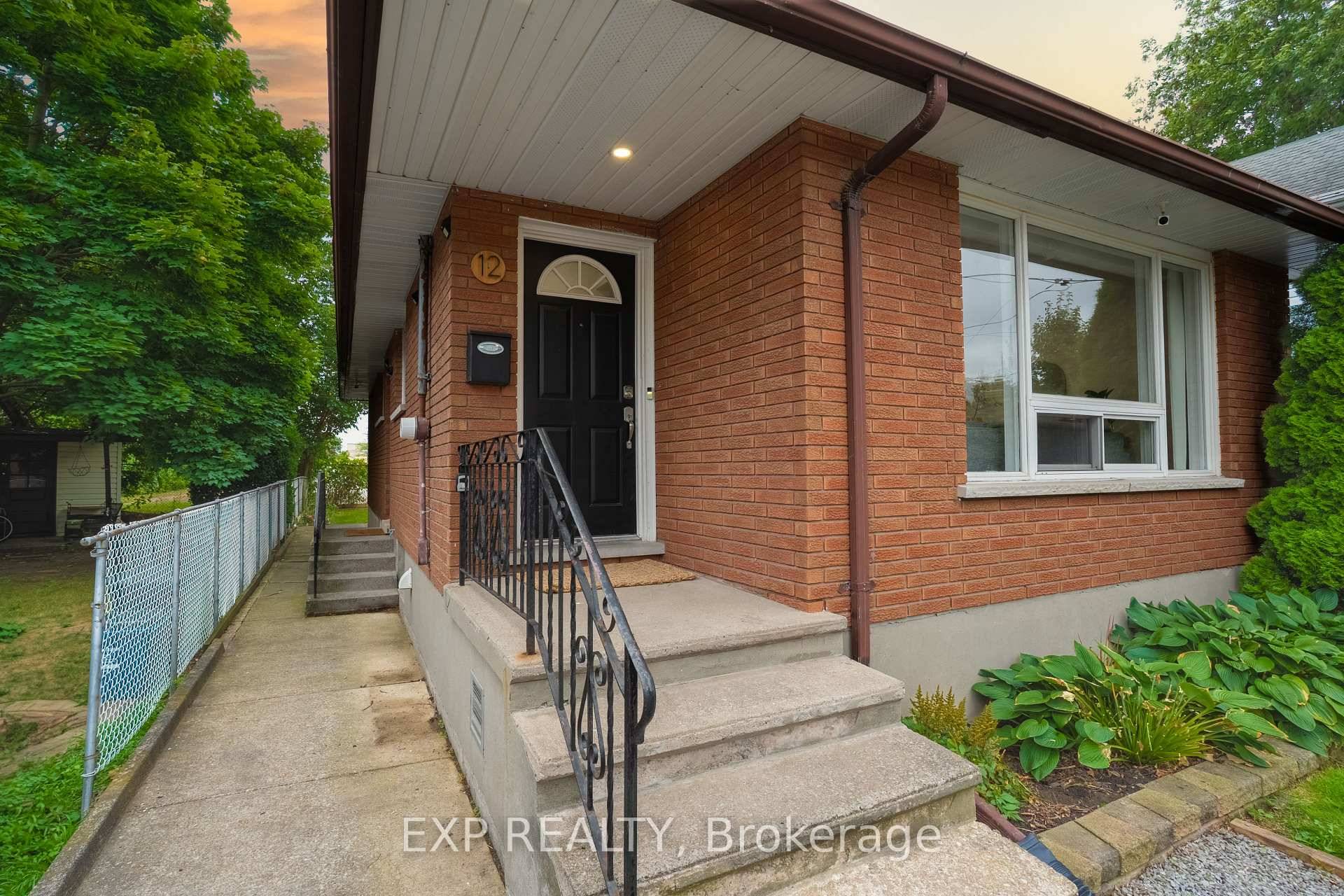 This beautifully updated bungalow in the Facer Vine Street neighbourhood offers charm, functionality, and flexibility for todays lifestyle.