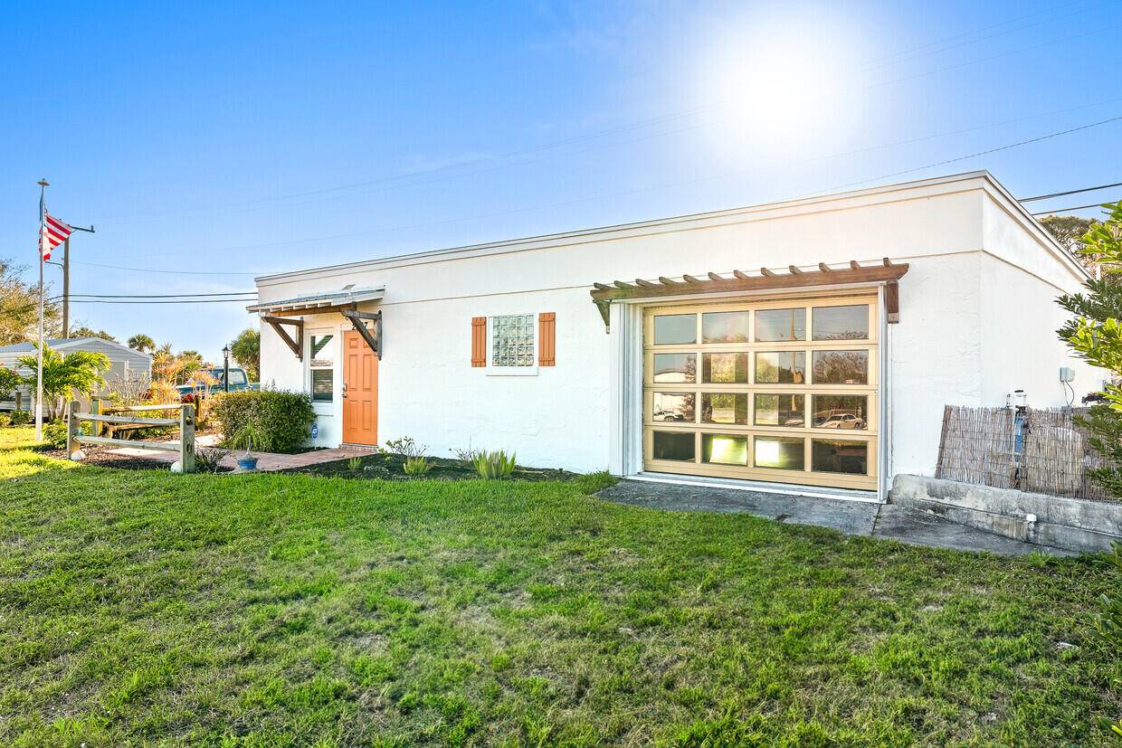 Discover a unique home with added flexibility in this newly updated property on US 1 in Fort Pierce.