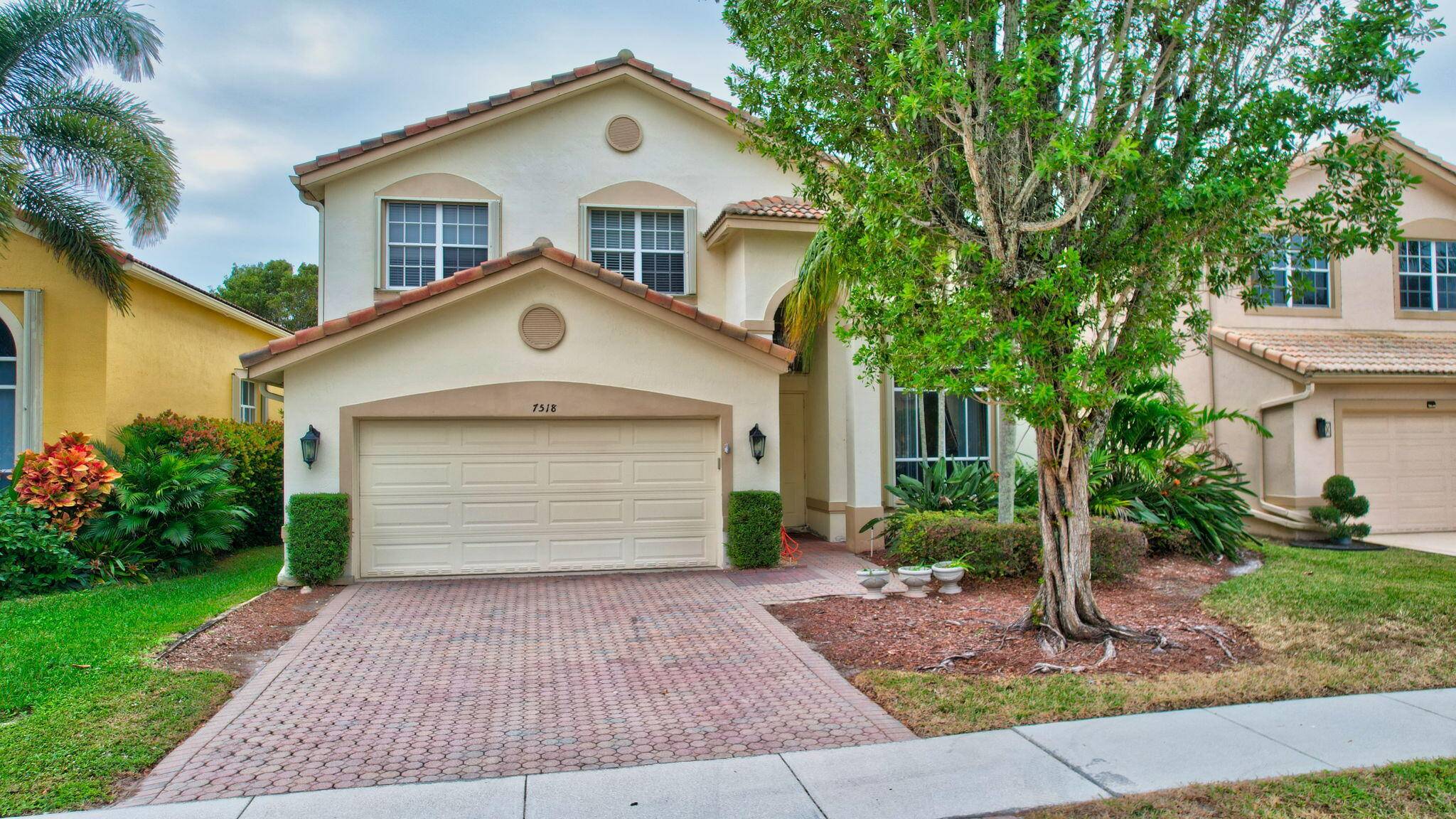 Welcome to your dream home at 7518 Colony Lake Dr, Boynton Beach !