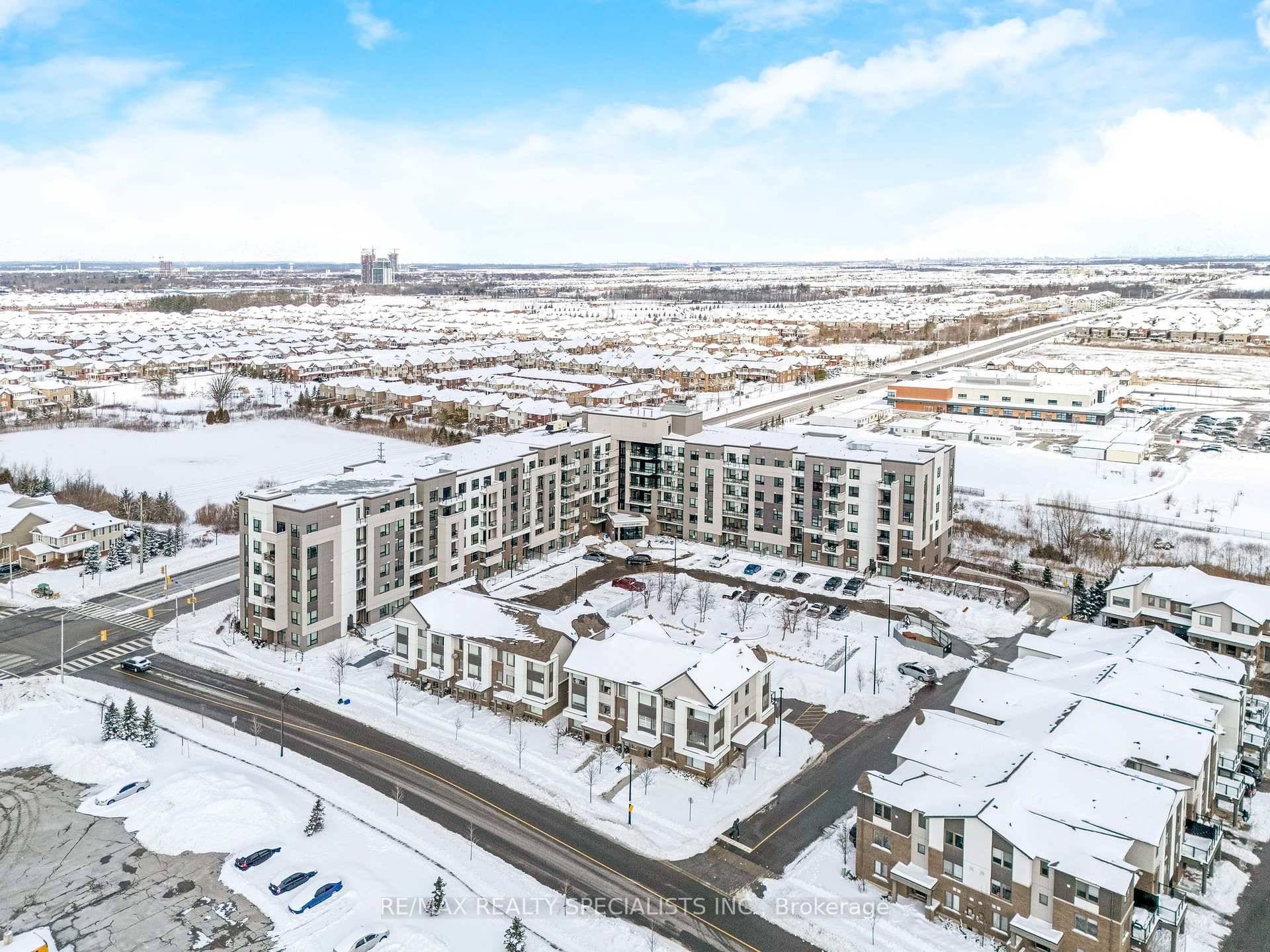 This stylish 1 bedroom den condo offers a modern, upscale design, perfect for first time buyers, investors, or professionals looking for a sleek, low maintenance home.