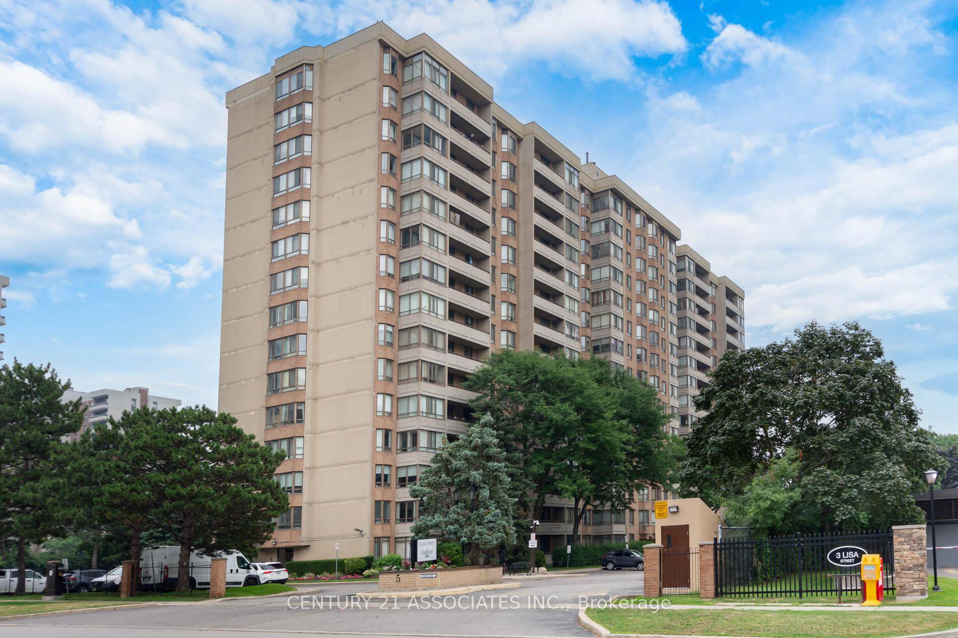 Welcome to this fabulous 1407SF three bedroom solarium suite !