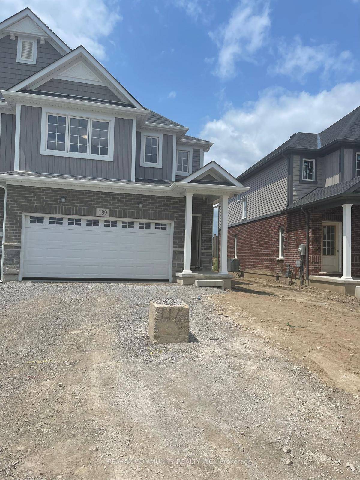Bright and spacious 2 storey 1850 Sq ft.