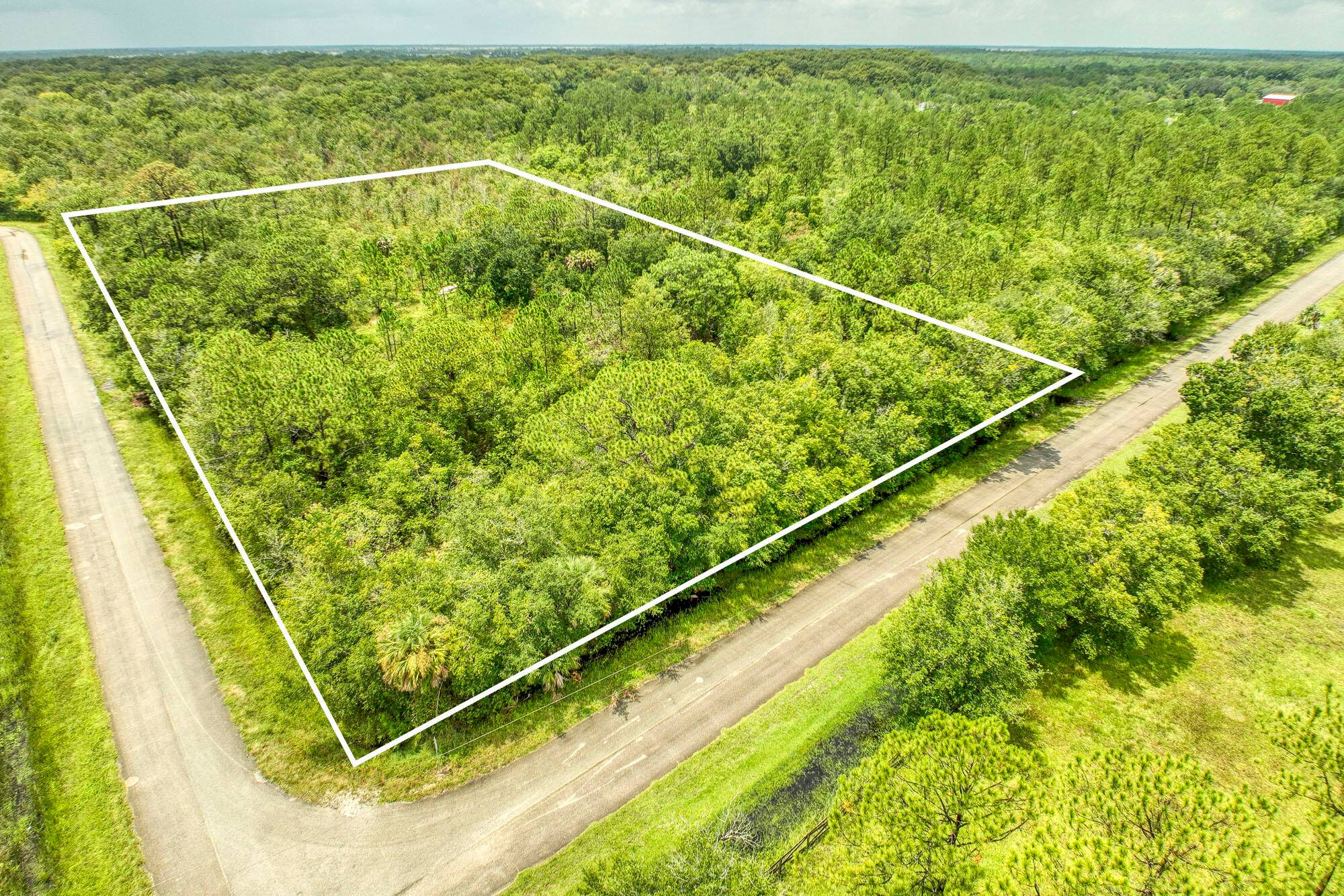 Lush 4. 77 acres located in Okeechobee in Sun and Country Ranches.