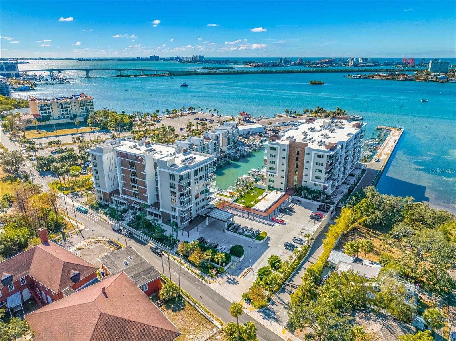 A Luxury Condo for a luxurious living experience Marina Bay 880.