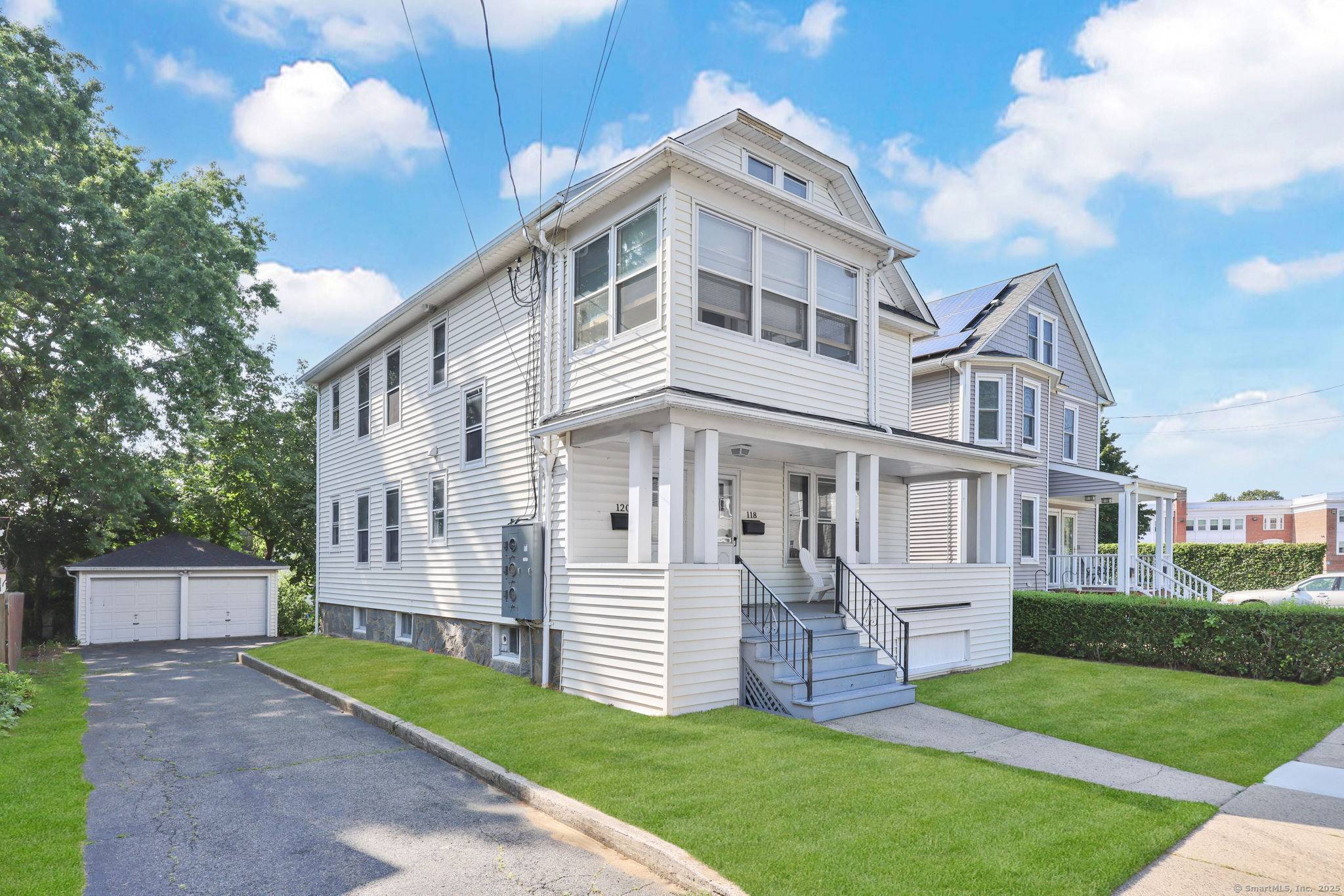 BEST FINAL OFFERS DUE BY 1PM MONDAY 8 18 Welcome to 118 20 Burritt Ave, a well maintained 2 unit property in a desirable Stratford location offering a fantastic investment ...