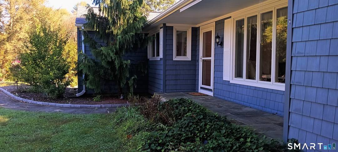 Start the new year off right in this 3 bedroom, 2 bath sprawling ranch.