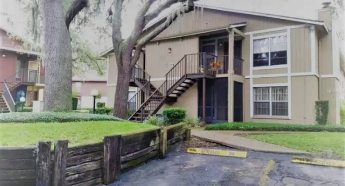 First floor condo in Tampa, close to USF campus.